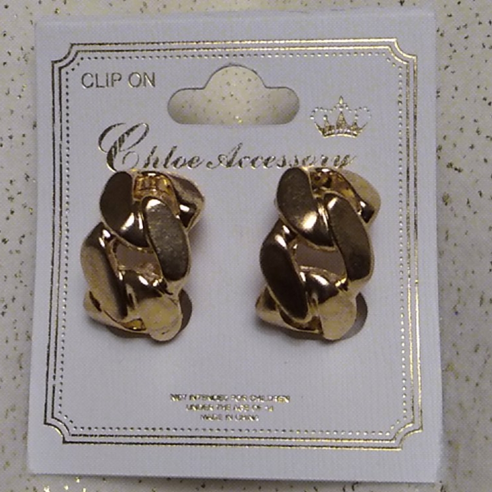 Clip On Gold Link Earrings🎉